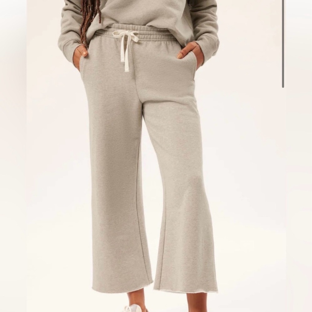 Girlfriend Collective Size Medium Wide Leg Sweatpants 50/50 Cream Off‎ White